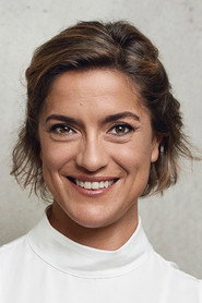 Photo of Émilie Aubry as Présentatrice