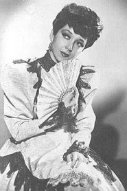 Photo of María Antinea as María, la esposa de Serafín
