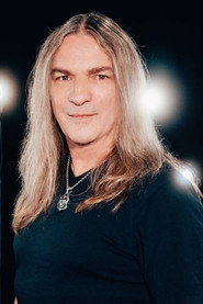 Photo of Marc Lynn as Bassist