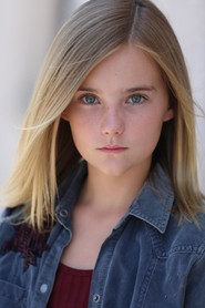 Photo of Lexie Lovering as Izzy