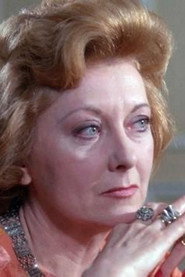 Photo of Betty Beckers as Hélène