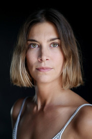 Photo of Anaïs Fabre as Julie