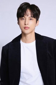 Photo of Yoon Sun-woo as Kang Baek Ho