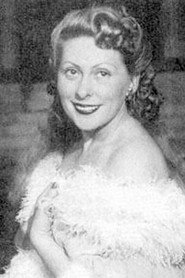 Photo of Eszter Réthy as Silvia Romain énekesnő