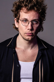 Photo of Evan Rissi as Leslie Boothe