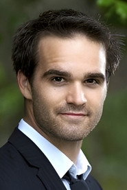Photo of Dean Mayer as Xavier Foster