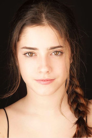 Photo of Madalena Aragão as Sara
