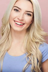 Photo of Summer Moran as Elizabeth Wright