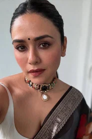 Photo of Amruta Khanvilkar as Manasi