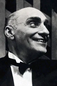 Photo of Florencio Parravicini as Domínguez