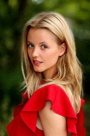 Photo of Jasmín Dúfa Pitt as Pia