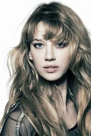 Photo of Yael Grobglas as Ginny
