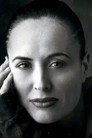Photo of Erika Nann as Lisa Strahten