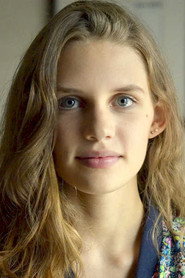 Photo of Leelou Laridan as Anaïs