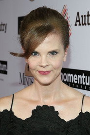 Photo of Kiersten Warren as Trish Sackett