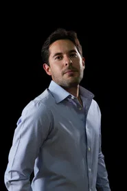 Photo of Jose Raul Callejas as Policía / Cantante / Pasajero