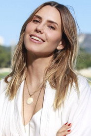 Photo of Lívia de Bueno as Elizabeth