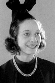 Photo of Gloria Press as Adult Naomi