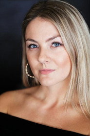 Photo of Maria Louis as Lisa