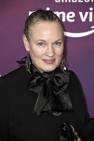 Photo of Sarah Edwards as Carissa
