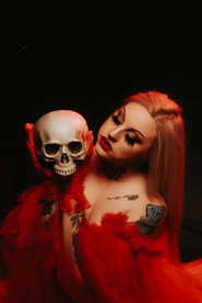 Photo of Mia Custer as Lucy