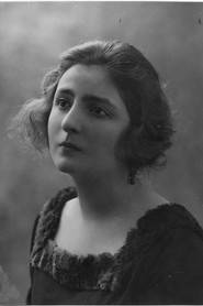 Photo of Hélène Darly