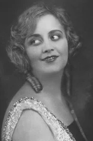 Photo of Alexandra Sorina as Yvonne Orlac