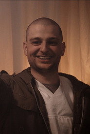 Photo of Bijan Shamel as Mann mit Kaputze