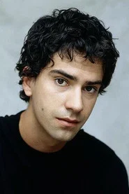 Photo of Hamish Linklater as Leonard