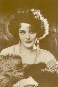 Photo of Ruth Weyher as La donna fatale
