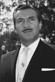 Photo of Enrique Zambrano as Teniente Zambrano