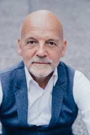 Photo of Bernardus  Manders as Dr. Oskar Storz