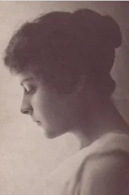Photo of Zoia Karabanova as Larisa, Osorgin's daughter