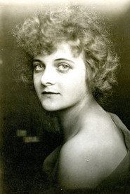 Photo of Gull Cronvall as Aslaug