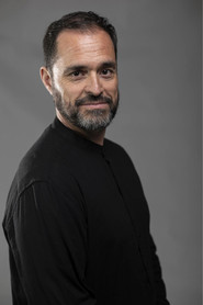 Photo of Gregor Acuña-Pohl as Raúl