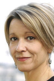 Photo of Linda Emond as Janet Lassiter