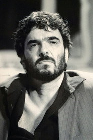 Photo of José Karini as Dr. Eduardo Marinho da Silva