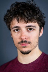 Photo of Simon Royer as Léo