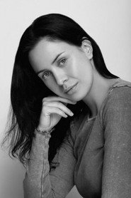 Photo of Inês Malta as Gisele