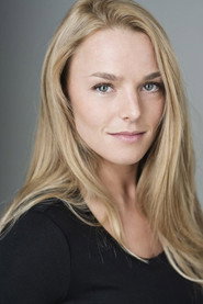 Photo of Zoe Barker as Nikki Carter