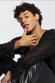 Photo of Diego Lira as Caio
