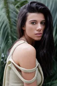 Photo of Lavinia Postolache as Luz