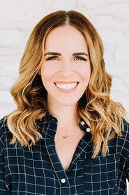 Photo of Rachel Hollis as Self - Host