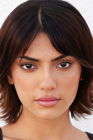 Photo of Noor Badash as Rival Influencer