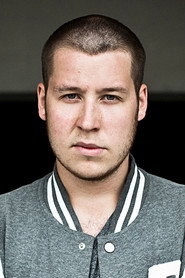 Photo of Marius Weingarten as Hermann / Wirtssohn
