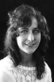 Photo of Alma Hinding as Nelly Gray, syerske