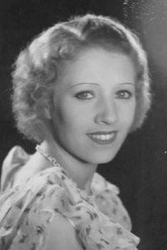 Photo of Enny Meunier as Lucie Maerlant