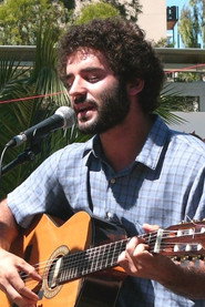 Photo of Joan Pons as Veu i guitarra (self)