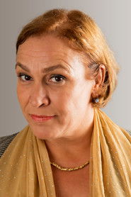 Photo of Nalan Örgüt as Özlem