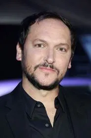 Photo of Louis Leterrier as War Robot 1
